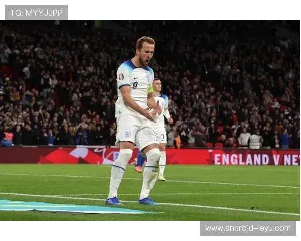 10月9日友谊赛英格兰2-0胜威尔士，球迷质疑凯恩踢法引激烈辩论，引发战术深思